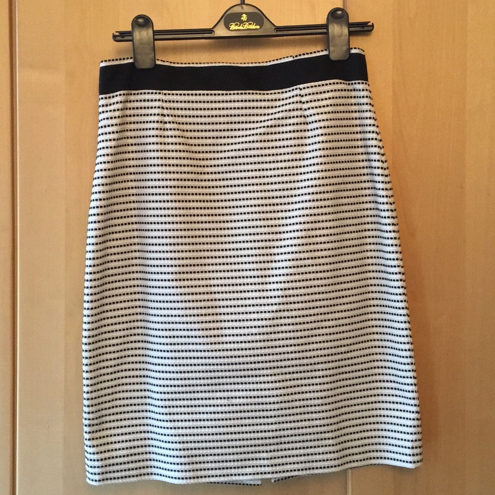 Brooks Bros. Skirt 6.  ❤️Textured fabric